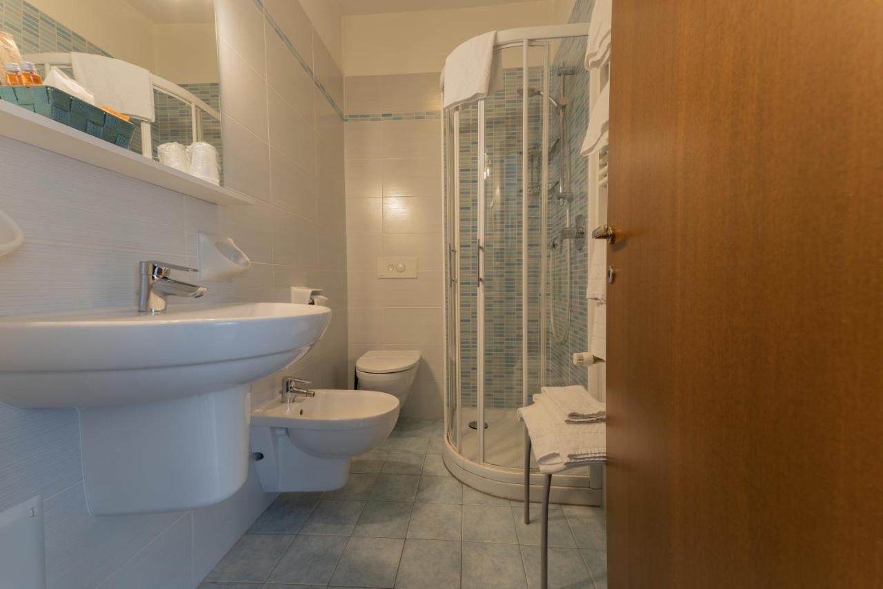 Hotel Benaco Mavras Пескиера дел Гарда Екстериор снимка