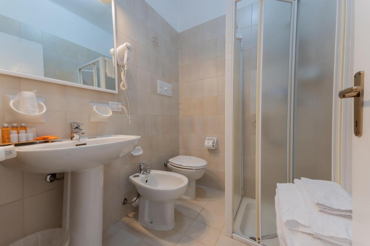 Hotel Benaco Mavras Пескиера дел Гарда Екстериор снимка